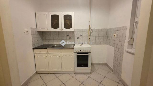 Kiadó téglalakás, albérlet, Szombathelyen, Paragvári utcában