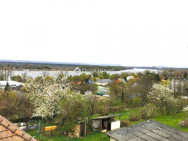 Eladó családi ház, Lábatlanon 62 M Ft, 5 szobás