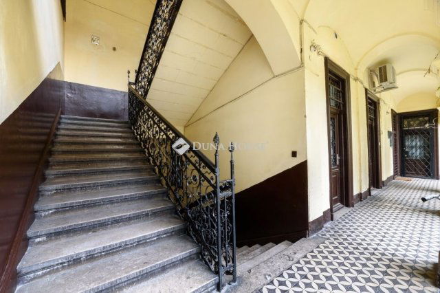 Eladó téglalakás, Budapesten, VI. kerületben 162.5 M Ft