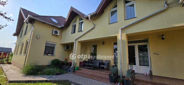 Eladó téglalakás, Mikepércsen 85 M Ft, 2+3 szobás