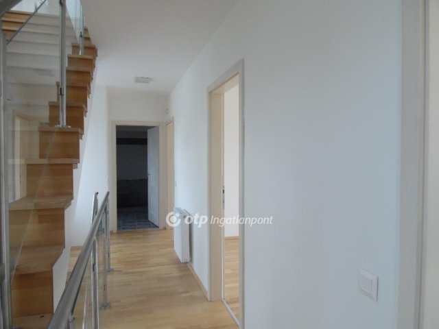 Eladó ikerház, Budapesten, III. kerületben 219.5 M Ft, 6 szobás