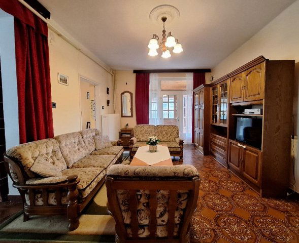 Eladó családi ház, Hévízen 110 M Ft, 8 szobás