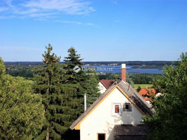 Eladó családi ház, Sukorón 99 M Ft, 5 szobás