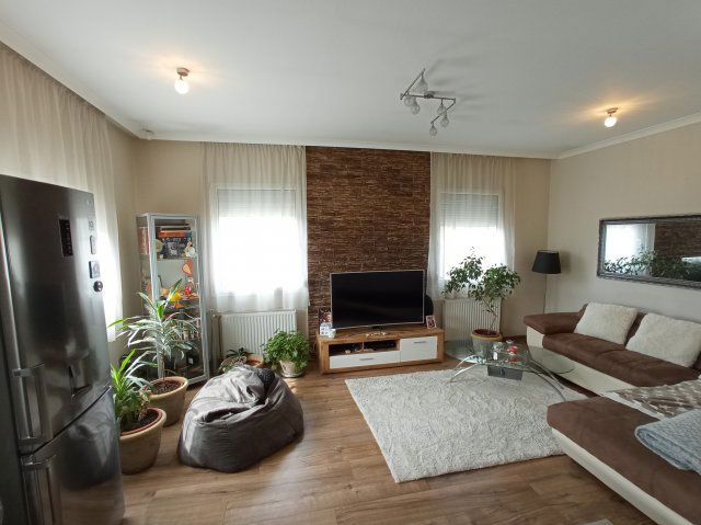 Eladó családi ház, Pócsmegyeren 138.99 M Ft, 4+1 szobás