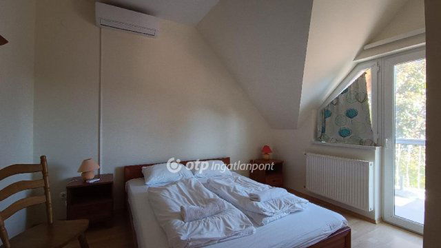 Eladó nyaraló, Balatonbogláron 265 M Ft, 8 szobás