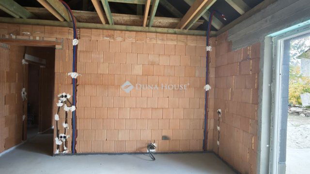 Eladó ikerház, Csobánkán, Pipacs utcában 114 M Ft, 4 szobás