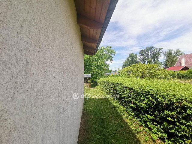 Eladó családi ház, Oroszlányban 48.9 M Ft, 1+1 szobás
