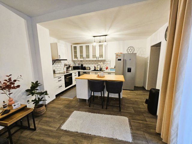 Eladó családi ház, Kiskunhalason 36.9 M Ft, 4+1 szobás