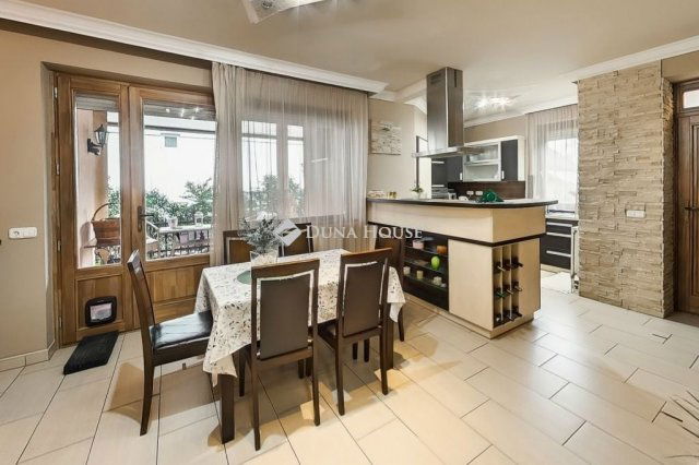 Eladó családi ház, Kecskeméten 99.9 M Ft, 5 szobás