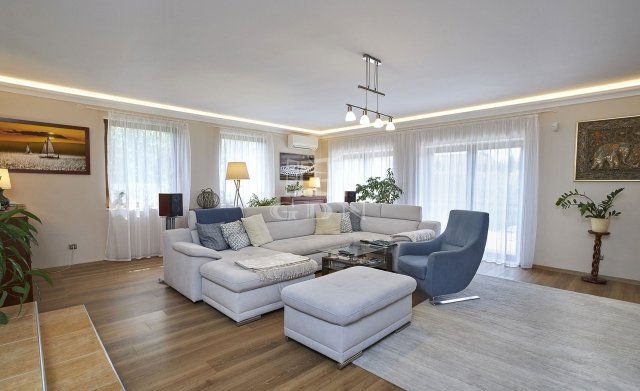 Eladó családi ház, Gyenesdiáson 248 M Ft, 8 szobás