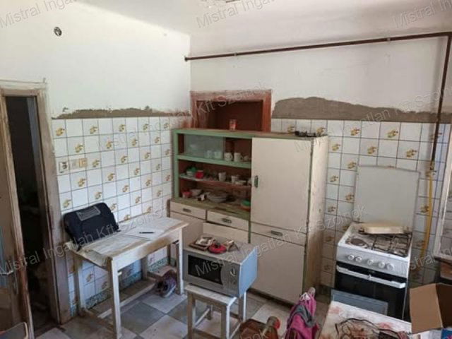 Eladó családi ház, Törökszentmiklóson 15 M Ft, 2 szobás