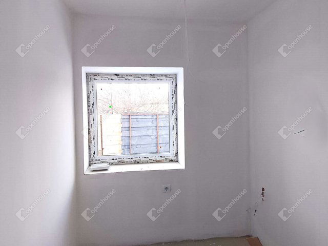 Eladó családi ház, Neszmélyen 29.99 M Ft, 1 szobás