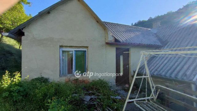 Eladó családi ház, Pécsett 30 M Ft, 1+3 szobás