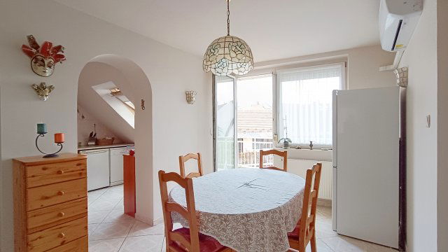 Eladó téglalakás, Szegeden 72 M Ft, 3 szobás