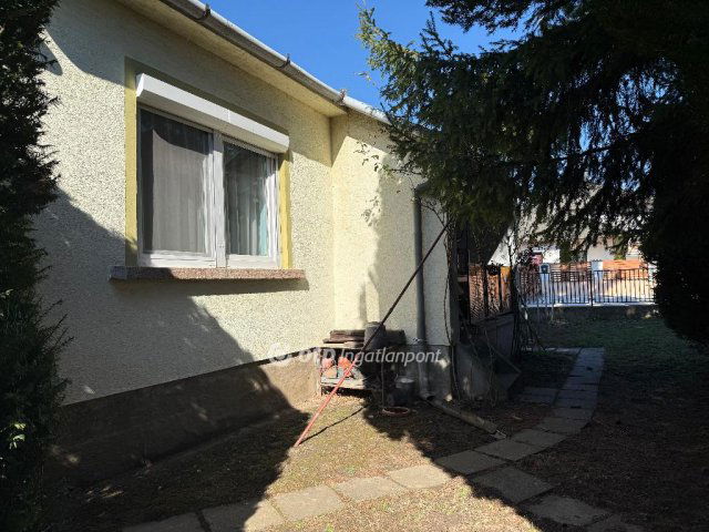 Eladó családi ház, Velencén 79.9 M Ft, 4 szobás