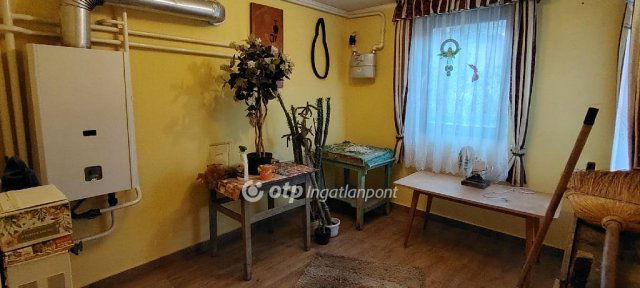 Eladó családi ház, Orosházán 15 M Ft, 3+1 szobás