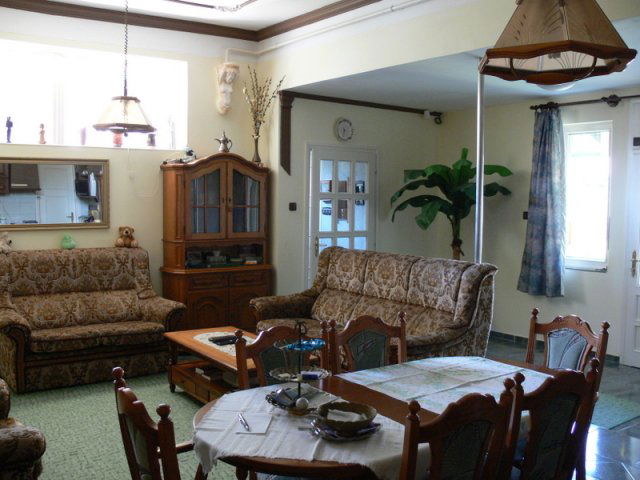 Eladó ikerház, Orosházán, Posta utcában 75 M Ft, 5+1 szobás