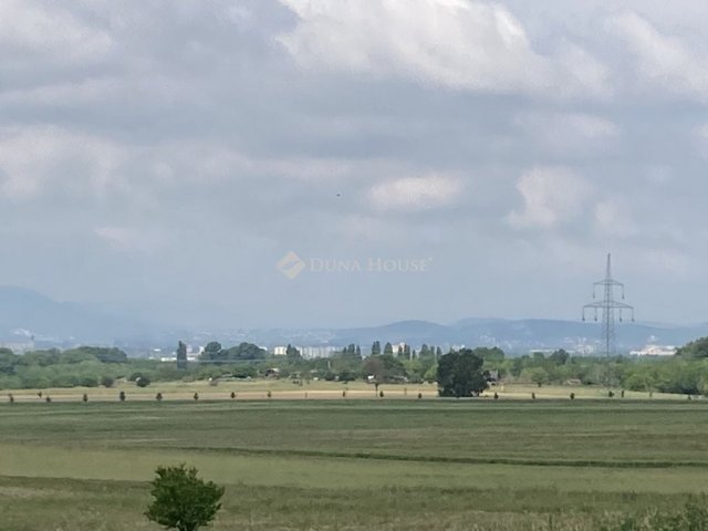 Eladó telek, Csömörön, Csalogány utcában 18 M Ft