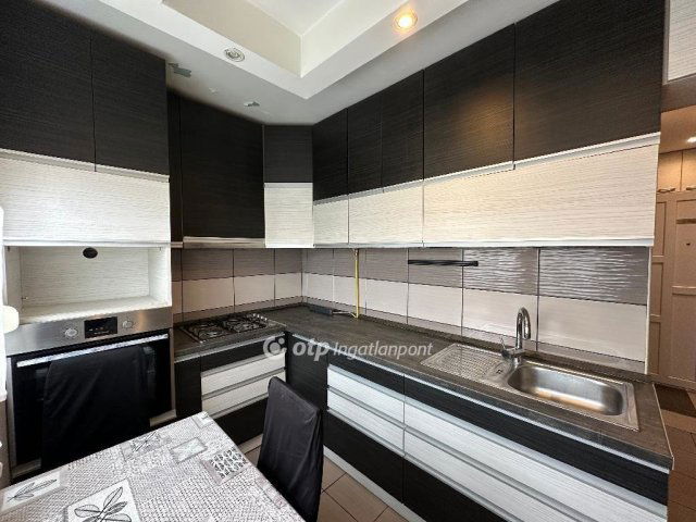 Eladó panellakás, Nyíregyházán 57 M Ft, 1+2 szobás