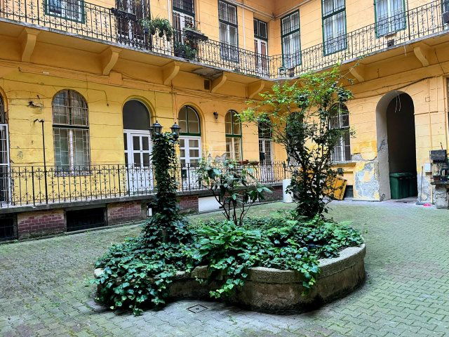 Eladó téglalakás, Budapesten, VIII. kerületben 120 M Ft