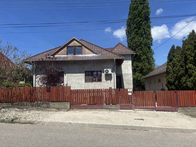 Eladó családi ház, Pécelen 189 M Ft, 4+2 szobás