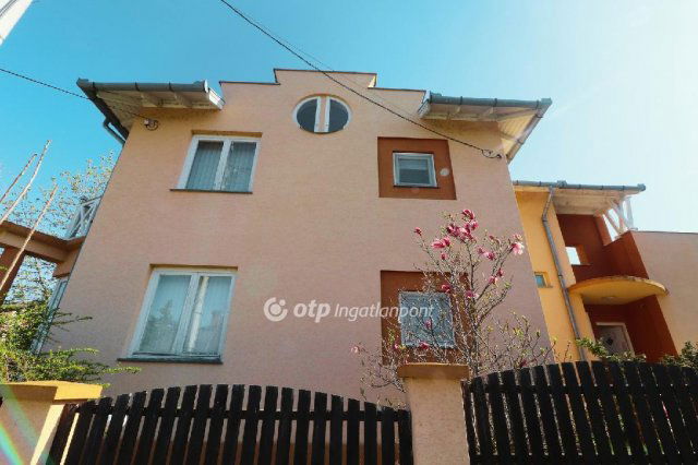 Eladó családi ház, Siófokon 189 M Ft, 8 szobás