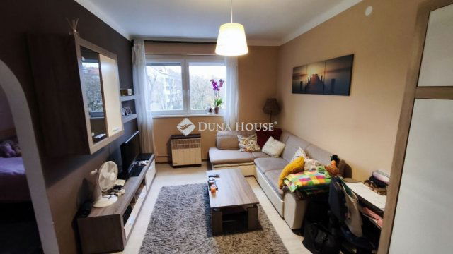 Eladó téglalakás, Pécsett, Bánki Donát úton 36.9 M Ft