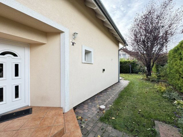 Eladó családi ház, Budaörsön, Törökugrató utcában 320 M Ft