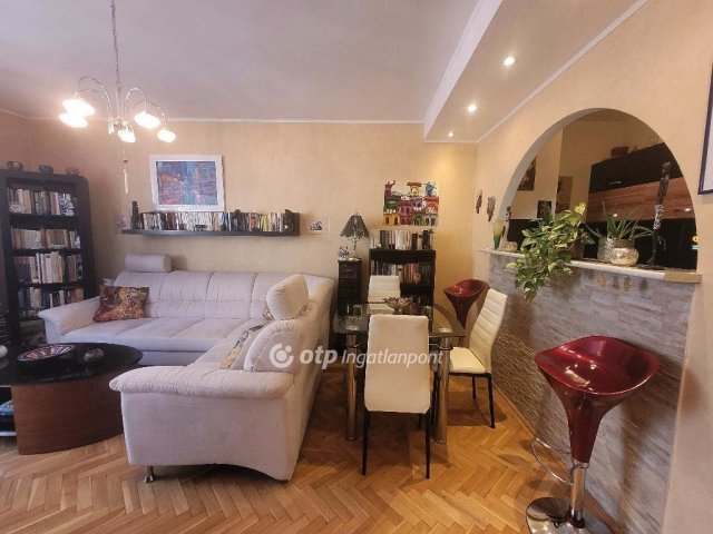 Eladó téglalakás, Budapesten, V. kerületben 89.9 M Ft