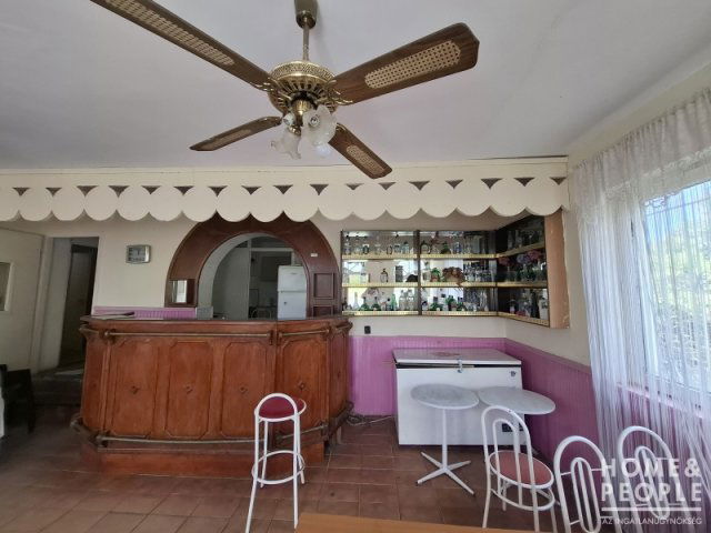 Eladó üzlethelyiség, Szegeden 53 M Ft, 6 szobás