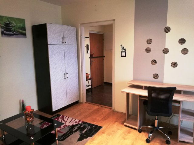Kiadó panellakás, albérlet, Pécsett 160 E Ft / hó, 2 szobás