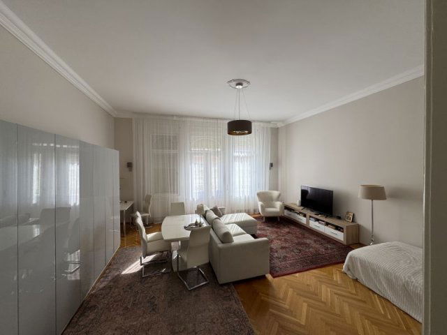 Eladó téglalakás, Budapesten, V. kerületben, Sütő utcában