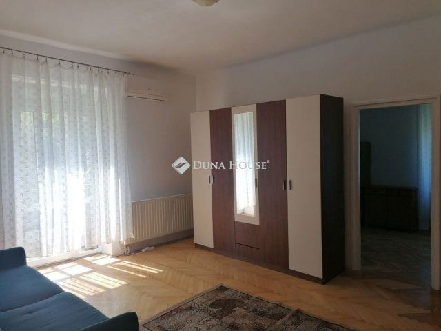 Eladó téglalakás, Komlón 18.8 M Ft, 2 szobás