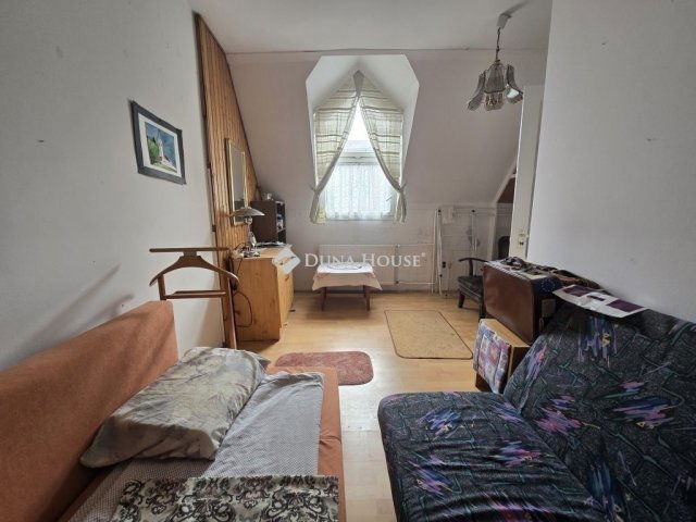 Eladó téglalakás, Pécsett 68.9 M Ft, 4 szobás