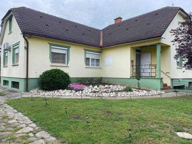Eladó családi ház, Kiskunhalason 38.99 M Ft, 6 szobás