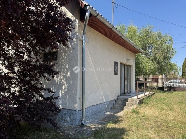 Eladó családi ház, Tóalmáson 20.2 M Ft, 2 szobás