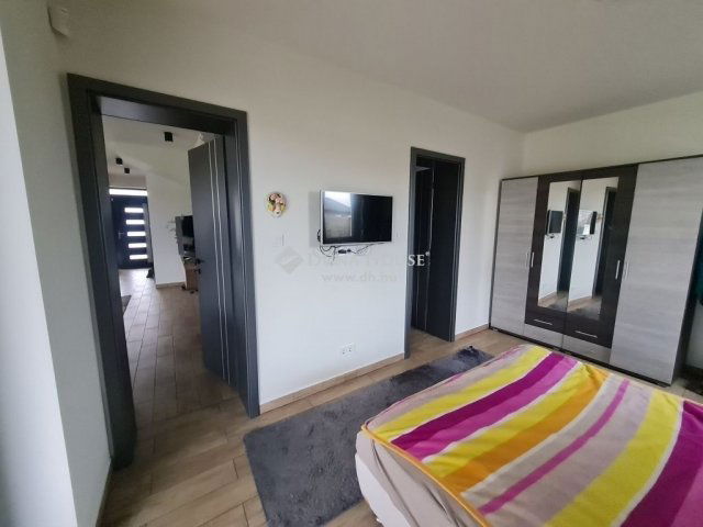 Eladó családi ház, Siófokon 190 M Ft, 5 szobás