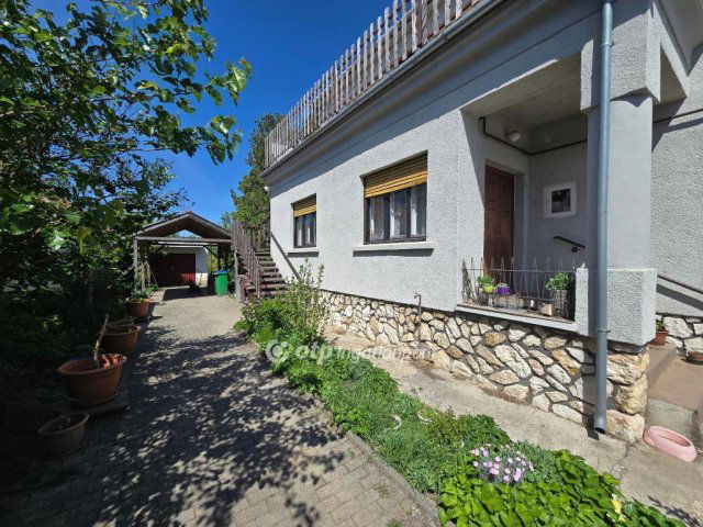 Eladó családi ház, Marcaltőn 41.9 M Ft, 5 szobás