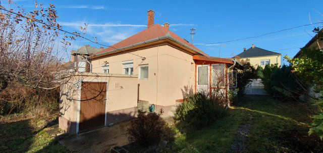 Eladó családi ház, Devecseren 33.9 M Ft, 3 szobás