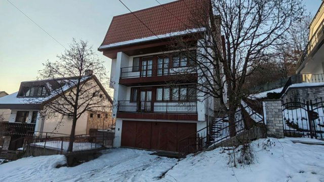 Eladó családi ház, Miskolcon 89.9 M Ft, 8+1 szobás