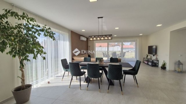 Eladó családi ház, Lakitelken 109 M Ft, 4 szobás