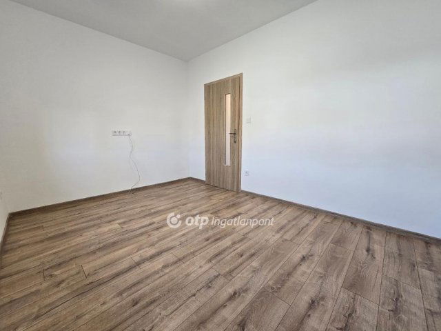 Eladó családi ház, Bébén 78 M Ft, 1+3 szobás