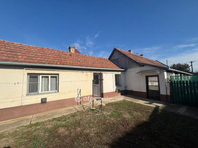 Eladó családi ház, Hajdúböszörményen 39.9 M Ft, 3+1 szobás