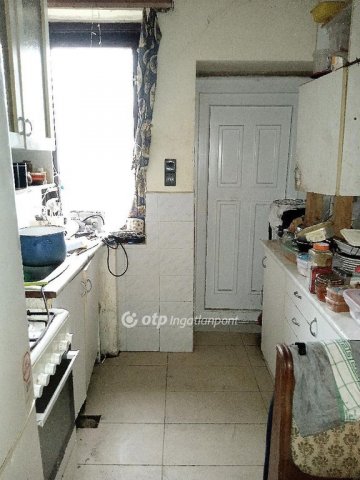 Eladó téglalakás, Ajkán 7.5 M Ft, 2+1 szobás