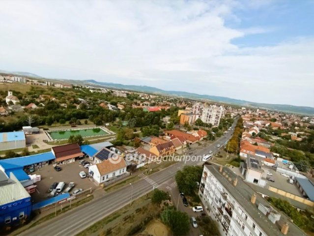 Eladó téglalakás, Gyöngyösön 42 M Ft, 2+2 szobás