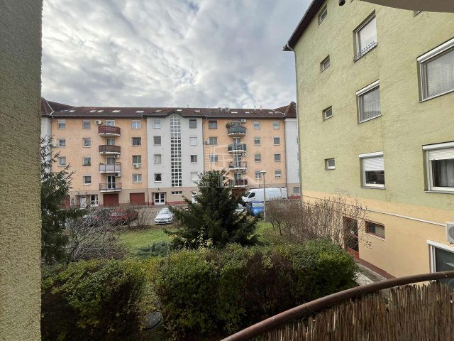 Eladó téglalakás, Budapesten, XV. kerületben 71.5 M Ft, 2 szobás