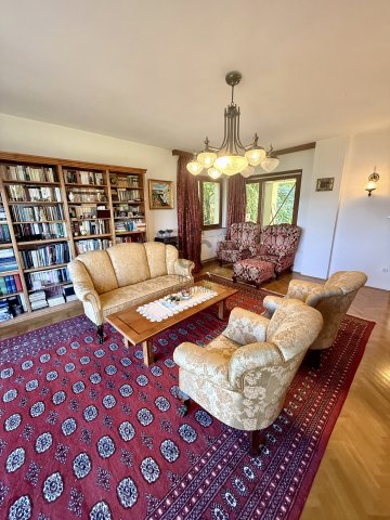 Eladó családi ház, Solymáron 184.99 M Ft, 8 szobás