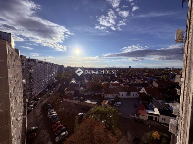 Eladó panellakás, Debrecenben 65.9 M Ft, 4 szobás