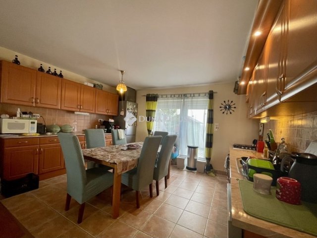 Eladó téglalakás, Budapesten, XX. kerületben 120 M Ft