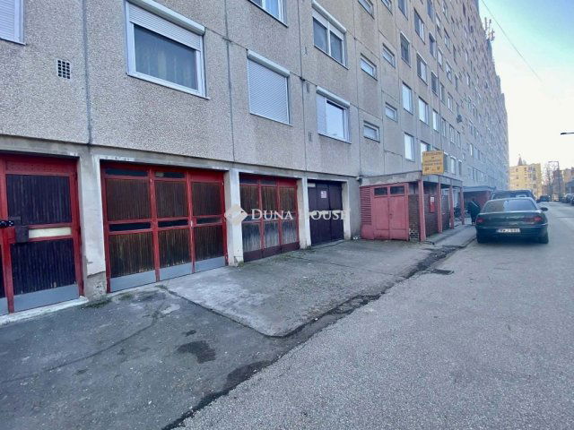 Eladó garázs, Hódmezővásárhelyen 14.9 M Ft